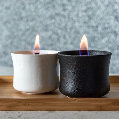 Ceramic candle jar with graceful curves (1)